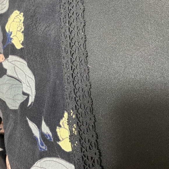 ASTR the label Long Sleeve Wrap Dress Black Floral Open Back - Picture 5 of 8